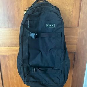 Dakine Mission 25L ski/snowboard backpack